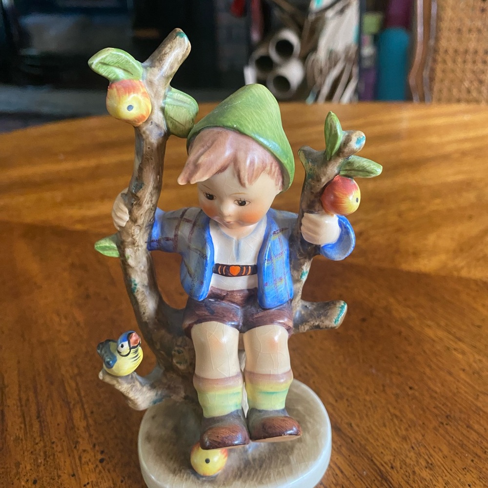 Hummel #142 Apple Tree Boy